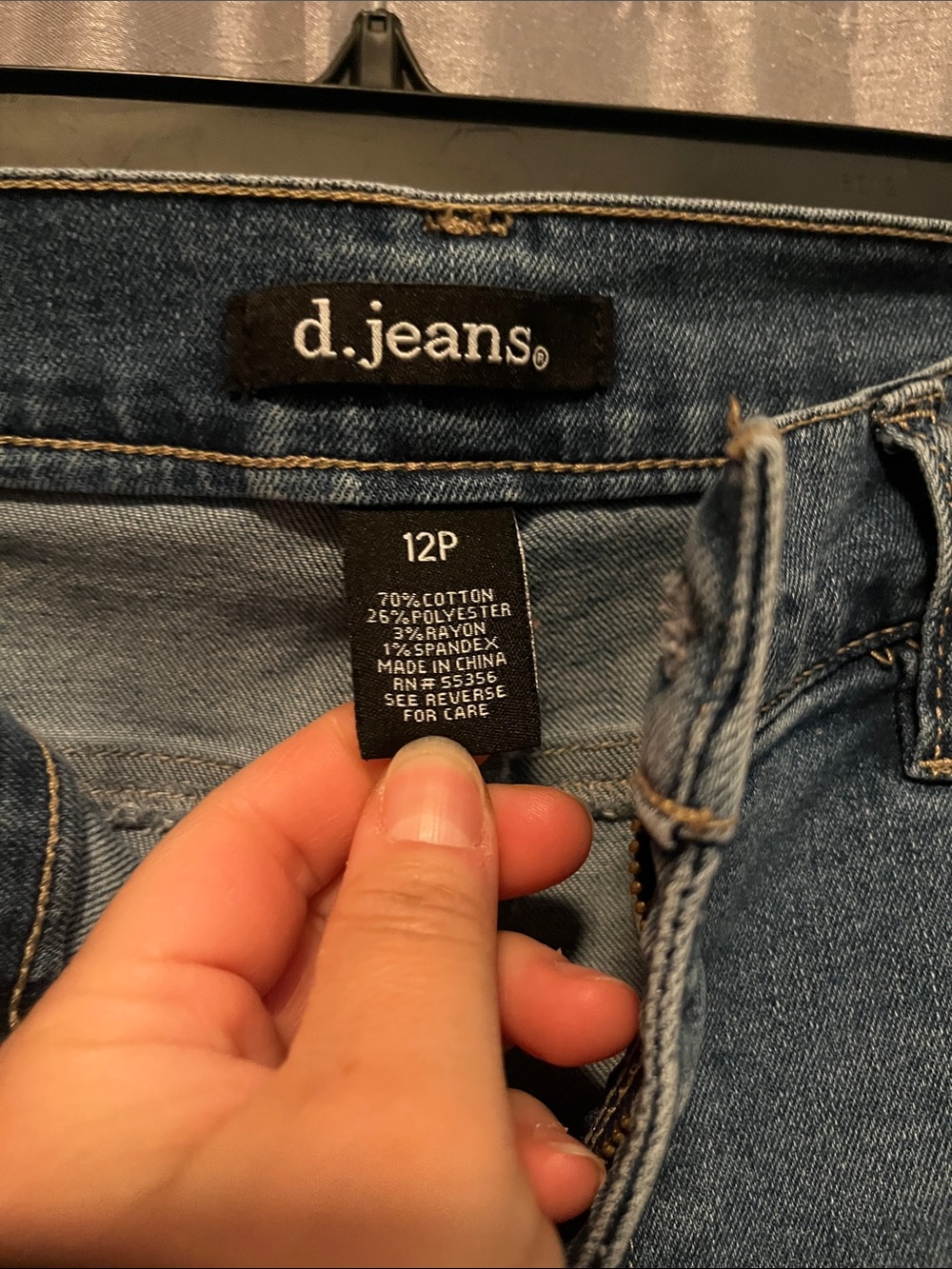 d. jeans Women's Medium Blue Cropped Slim Jeans - Picture 2 of 3
